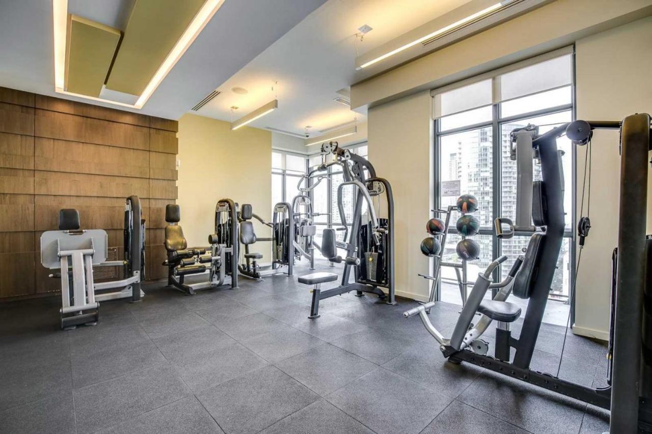 Lux 2br 1ba Steps To Cn Tower W Parking Included Holiday home *
